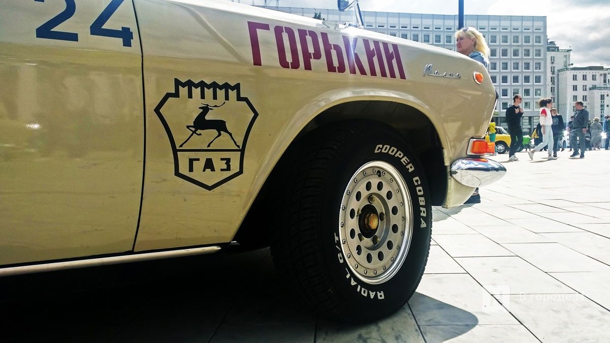 Редкий экземпляр «Волги» показали нижегородцам организаторы выставки ретро-машин в День города