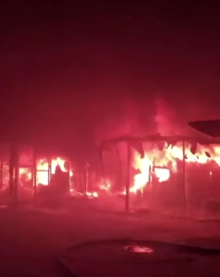 Торговые палатки горели на Канавинском рынке в Нижнем Новгороде