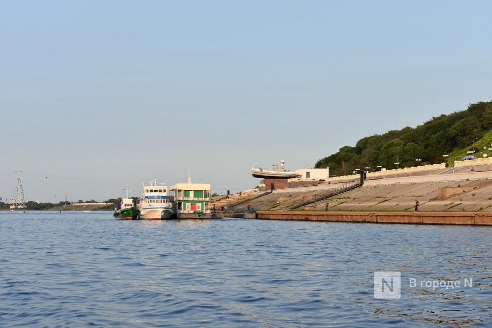 Спасатели вытащили девушку из Волги в Нижнем Новгороде - фото 1