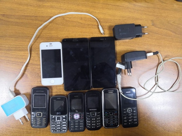 Девять телефонов пытались перебросить в нижегородскую колонию - фото 1