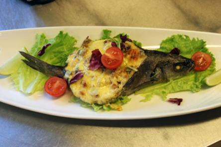 Восхитительный сибас, фаршированный жюльеном из морепродуктов, от шеф-повара &laquo;GAGARIN&raquo;