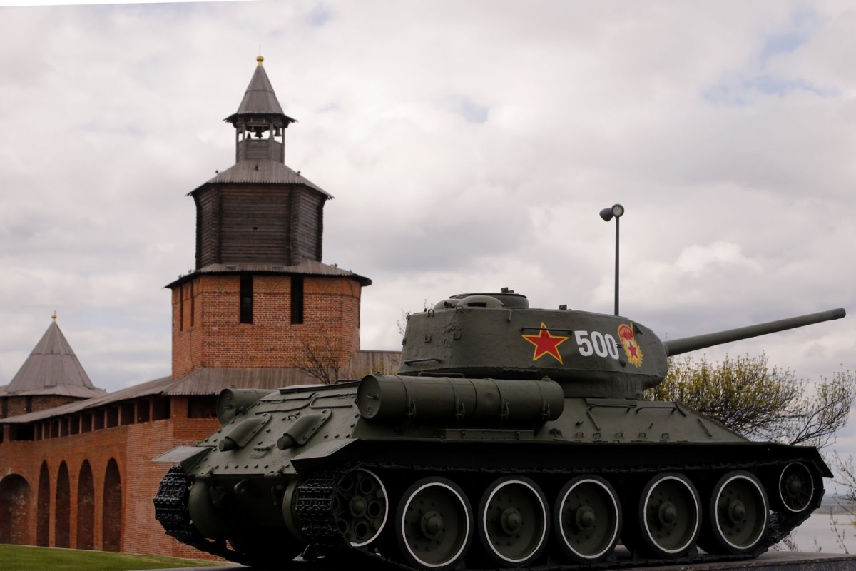 Танку-памятнику в нижегородском Кремле вернули боевой номер  - фото 1