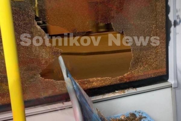 НПАТ назвал причину повреждения стекла в автобусе А-40 в Автозаводском районе