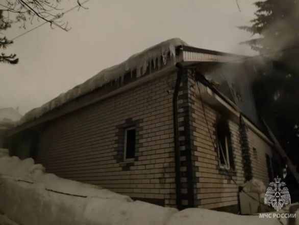 Крупный пожар уничтожил жилой дом в Нижнем Новгороде - фото 3