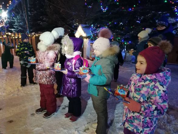 50 ребят из Дзержинска побывали на новогоднем представлении - фото 13